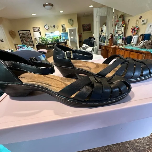 Clarks black sandals size 10 - Picture 1 of 5
